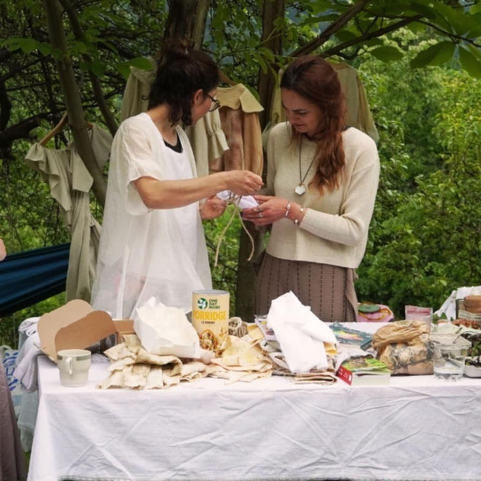 +Experience GIFT: Herbal dyes workshop și yoga în natură